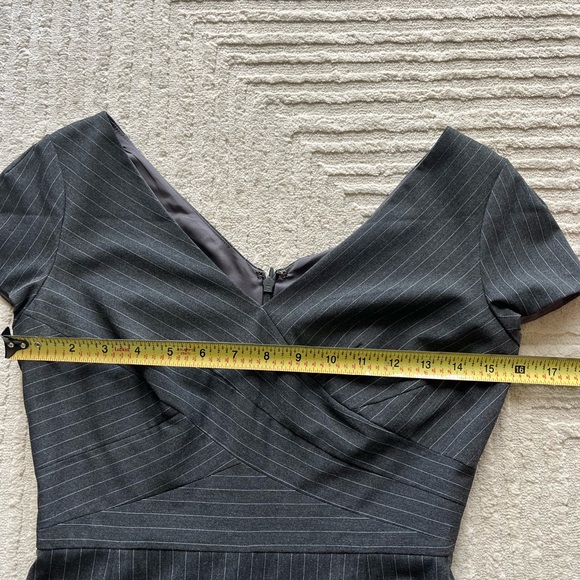 Designer Calven Klein Classic Dress size 2P - Picture 6 of 16